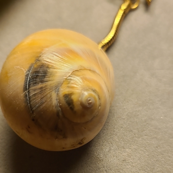 Cream Shell Keychain Accessory - Picture 2 of 5